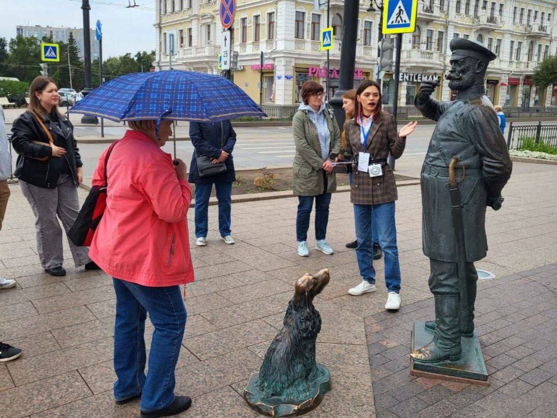 1  2  В 10 00 откроется запись на Экскурсионный флешмоб Каждый год места разлетаются за минуту напоминаем Всероссийская акция стартует сразу в 23 регионах России 27 сентября в 12 00 Участников ждут бесплатные экскурсии лекции мастер классы кулинарные дегустации и творческие встречи с интересными людьми Среди экскурсий этого года прогулка по центральным улицам Омской крепости и Любинскому тайны Драмтеатра и омского цирка аромаэкскурсия беседы с краеведом и др Регистрация начнется в 10 00 по омскому времени Полный список экскурсий и запись здесь excursmob ru Фото omsk putevoditel