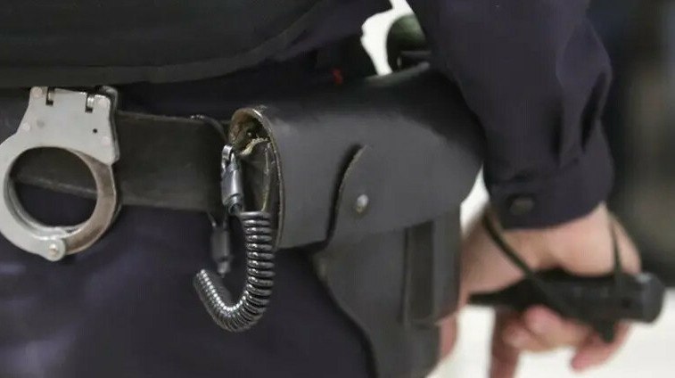 Экс сотрудник ЦОНа экстрадирован из России за махинации на 3 7 миллиарда тенге Из России экстрадирован бывший сотрудник ЦОНа который помогал незаконно регистрировать грузовики и нанес ущерб государству на 3 7 миллиарда тенге передает ArbatMedia   Прислать новость