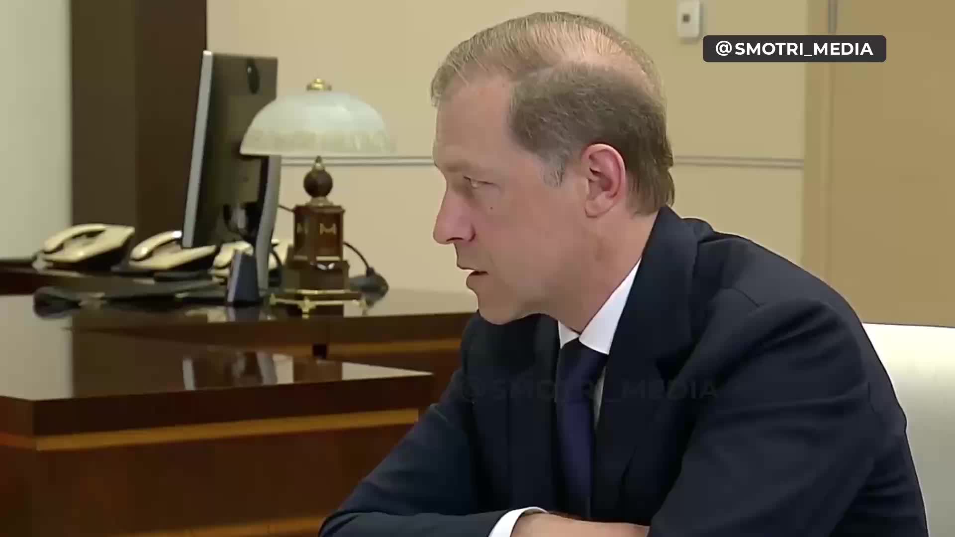 Путин призывает Мантурова к внимательности в определении приоритетов