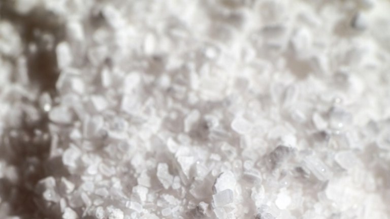 Брянцам рассказали о последствиях переизбытка соли в организме   guberniya tv meditsina 325062 Избыток соли в рационе часто связан с регулярным употреблением колбасных изделий Так в 100 граммах вареной колбасы может содержаться до трети суточной нормы соли а в копченой до половины ƃℾ подписаться прислать новость