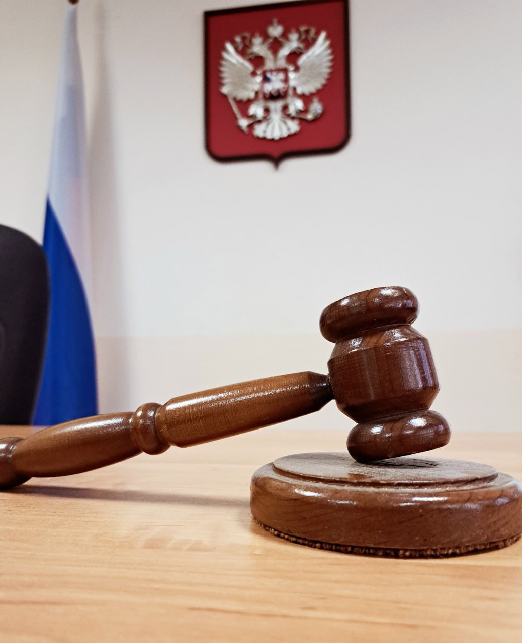 Приговор бывшему воспитателю суворовского училища Чкаловский районный суд г Екатеринбурга вынес приговор бывшему воспитателю Екатеринбургского суворовского военного училища Владимир Щ обвинялся в совершении преступления предусмотренного п а ч 3 ст 132 УК РФ Суд установил что педагог пригласил несовершеннолетнего воспитанника к себе на дачу попариться в бане где совершил в отношении него действия сексуального характера Подсудимый не признал свою вину Однако на основании совокупности представленных по делу доказательств суд постановил обвинительный приговор Чкаловский районный суд г Екатеринбурга признал Владимира Щ виновным по п а ч 3 ст 132 УК РФ Ему назначено наказание в виде 8 лет лишения свободы с отбыванием наказания в колонии общего режима После освобождения ему будет ограничена свобода сроком на 1 год 6 месяцев Кроме того Владимир Щ обязан выплатить потерпевшему 200 тысяч рублей в качестве компенсации морального вреда  Приговор не вступил в законную силу и может быть обжалован в апелляционном порядке в Свердловский областной суд в течение 15 суток Чкаловский районный суд Екатеринбурга