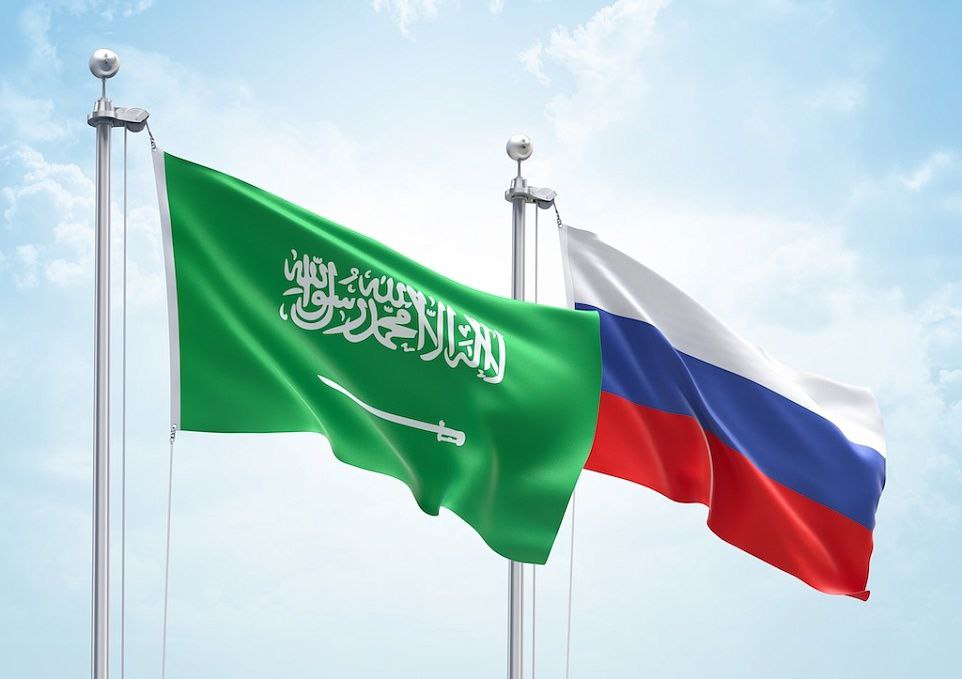 Товарооборот между Россией и Саудовской Аравией по итогам прошлого года увеличился более чем на 60 Расширение сотрудничества обсудят на бизнес форуме в Эр Рияде который пройдет в рамках заседания двусторонней межправкомиссии Программа форума охватит следующие темы торговля и инвестиции промышленная кооперация сельское хозяйство и продовольственная безопасность транспорт и логистика туризм цифровизация и др В 2026 году Россия и Королевство Саудовская Аравия отметят 100 летие установления дипломатических отношений также в будущем году Королевство выступит страной гостем ПМЭФ В этой связи проведение бизнес форума приобретает дополнительную актуальность отметил вице премьер правительства России Александр Новак Подробнее roscongress