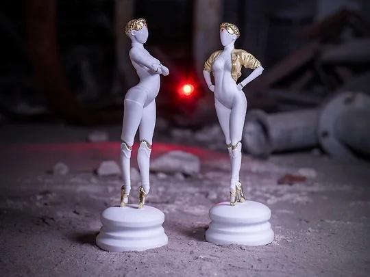 Императорский фарфоровый завод выпустил балерин близняшек из Atomic Heart Презентация пройдет 13 ноября в коллекцию войдут скульптуры блезняшек а также бокалы с эксклюзивным дизайном Mundfish подчеркнули что экстетика альтернативного СССР из мира игры нашла отражение в искусстве с глубокими культурными традициями Каждый предмет был изготовлен на заводе вручную Генеральный директор Императорского фарфорового завода Татьяна Тылевич отметила что одно из старейших предприятий всегда тяготело к уникальным коллаборациям Telegram Дзен MAX