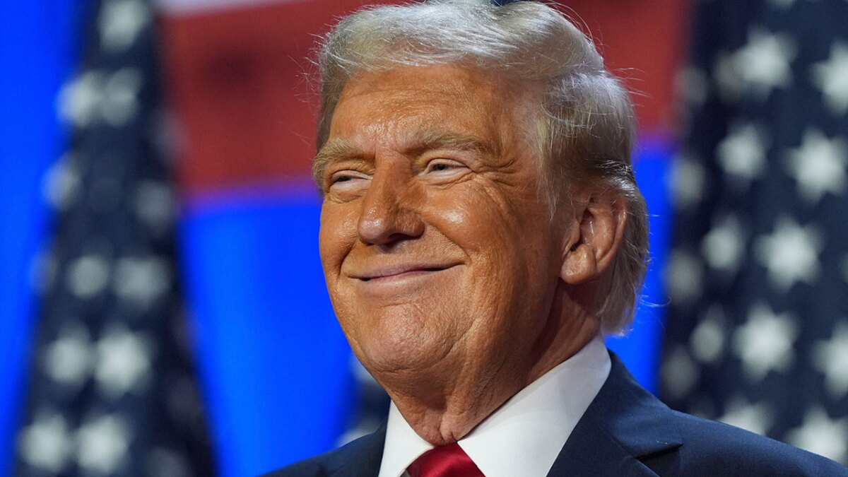 Во Флориде появился бульвар президента Дональда Трампа, сообщил Трамп в Truth Social Мне стало известно, что Великий штат Флорида, который я трижды выигрывал С БОЛЬШИМ отрывом и где я являюсь гордым резидентом, переименовал важный четырехмильный участок Южного бульвара в округе Палм-Бич в «БУЛЬВАР ПРЕЗИДЕНТА ДОНАЛЬДА ДЖ. ТРАМПА». Спасибо округу Палм-Бич, губернатору Рону ДеСантису и всем великим законодателям штата Флорида за оказание мне этой замечательной чести! Я ЛЮБЛЮ ФЛОРИДУ! #политика #флорида Больше новостей США здесь. Подписывайся!