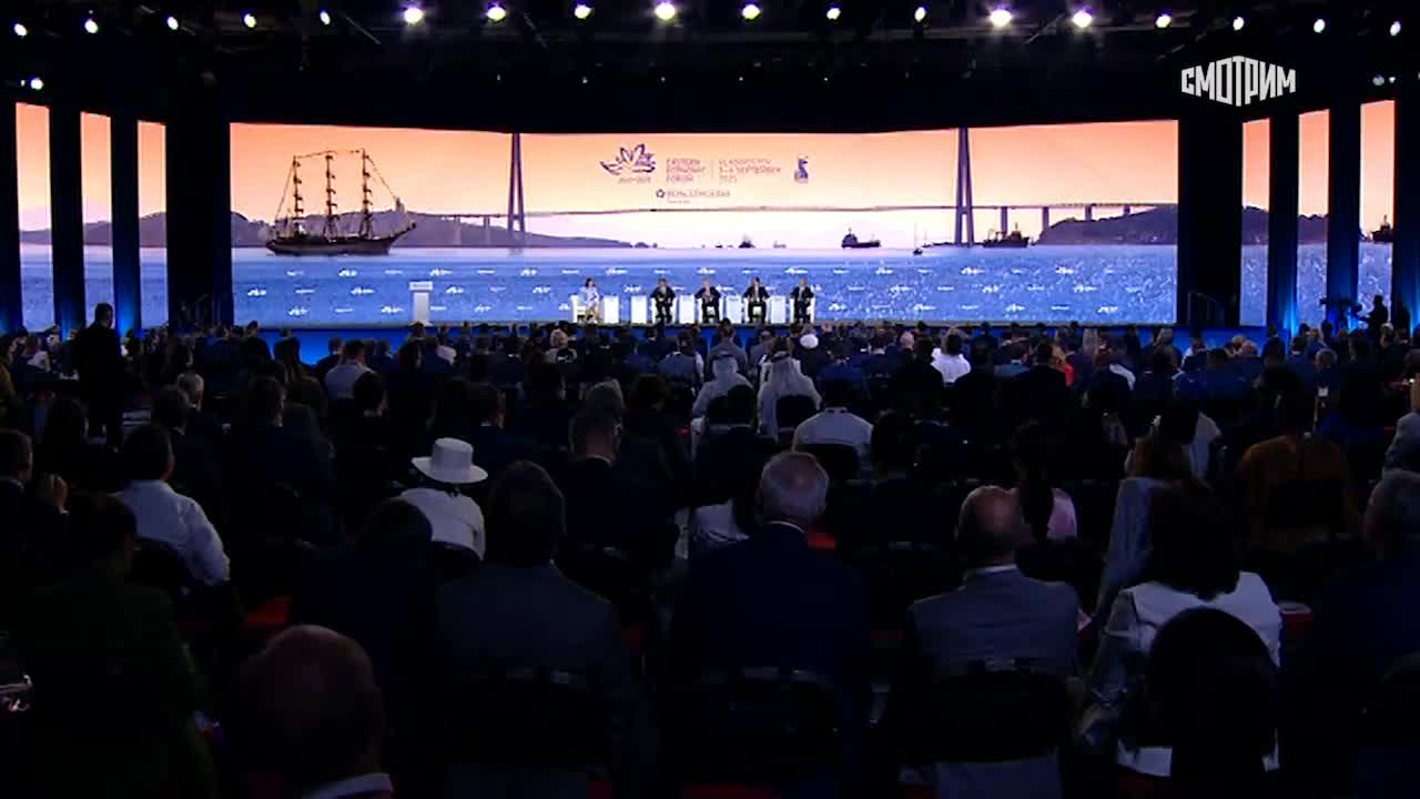 Владимир Путин о многополярном будущем на ВЭФ 2025 во Владивостоке