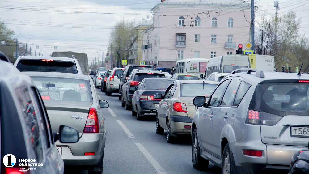 Спрос на новые иномарки в Челябинской области вырос за год на 46,3%  Эксперты «Авито Авто» сравнили данные за лето 2024 и 2023 годов. Самой востребованной моделью в регионе оказалась Geely Coolray с долей спроса 5,9% и стоимостью 2,7 миллиона рублей. На втором месте — Chery Tiggo 4 Pro  5,4%, 2,2 миллиона рублей , а на третьем — GAC GS8  4,7%, 4,1 миллиона рублей .  Общее снижение средней цены за год составило 9,1%. Это говорит об усилении конкуренции. По словам экспертов, рынок новых иномарок демонстрирует впечатляющую динамику роста, что свидетельствует о восстановлении потребительского доверия и стабилизации ситуации.    / Прислать новость