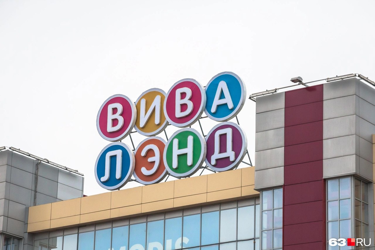 Застройке мертвого квартала у Вива Лэнда дали от ворот поворот Возвести высотки хотело ООО Рубин Компания просила согласовать многоэтажную жилую застройку в границах Победы Каховской Свободы и проспекта Кирова Эта территория находится возле ТЦ Вива Лэнд ее площадь составила больше 1 2 га Однако министерство градостроительной политики отказало Рубину Это мотивировали тем что такая застройка может привести к нарушению технических регламентов градостроительных строительных санитарно эпидемиологических противопожарных и других норм