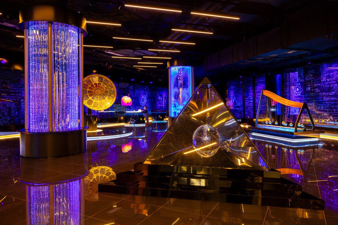 В Москве пройдёт Международный научно туристический форум Discover ATOM На форуме Discover ATOM соберутся более 300 экспертов из сфер туризма музейного дела и популяризации науки из стран БРИКС В программе выступят представители крупнейших технологических музеев Индии Китая Объединённых Арабских Эмиратов Бразилии Южно Африканской Республики Участники будут обсуждать стратегии развития научного туризма инновации работу с молодёжью пиар стратегии интересы современных туристов и другие актуальные вопросы Также состоятся публичные дискуссии с участием учёных и академиков РАН а ректоры крупнейших российских вузов выступят с научным стендапом 1 2 ноября 10 00 21 00 пр т Мира д 119 стр 19А Бесплатно Реклама Фонд Атом ИНН 9705164678 12 erid