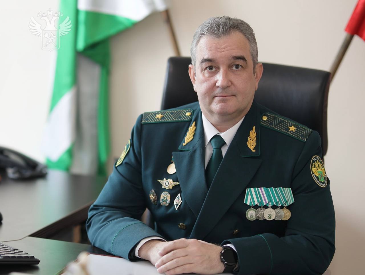 Начальником Новосибирской таможни назначен Константин Стародубцев До этого с 2021 го по 2025 год он занимал пост начальника Омской таможни С 2015 го по 2019 год руководил Читинской таможней ФТС  Подписывайтесь на Ъ Сибирь
