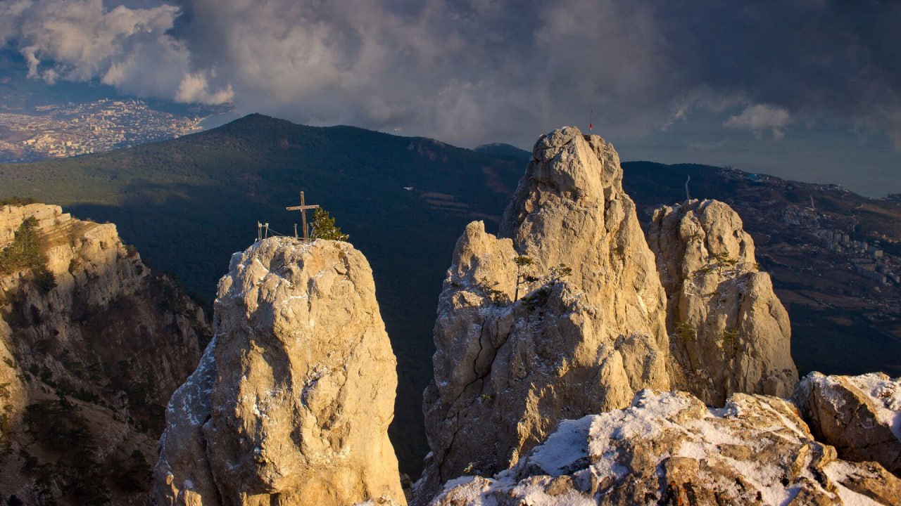 Турпоток в Крым по итогам 2025 года вырос на 15 и составил 6 9 млн человек Показатели сравнивали с данными 2024 го сообщил глава республики Сергей Аксёнов Отмечается что 41 туристов выбирал южное побережье Крыма 33 западное 14 восточное ещё 12 Симферополь Симферопольский и Бахчисарайский районы Аксёнов добавил что в течение новогодних праздников в Крыму побывали около 300 тысяч человек Подписаться на Говорит Москва Telegram VK MAX