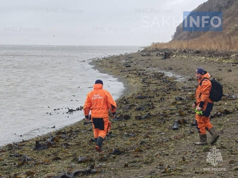 В Корсаковском районе продолжаются поиски пропавшего мужчины Как ранее сообщало "Сахалин Инфо", 3 мая стало известно, что житель Корсакова 1981 года рождения вышел в море на резиновой лодке и не вернулся. Позже его перевернутую лодку нашли в 2 км от берега возле села Первая Падь. Накануне днем, 4 мая, к поискам подключились 5 спасателей из отряда им. В.А. Полякова. Они осмотрели 10 км побережья — от села Соловьёвка до Корсакова. Если у вас есть информация, звоните по телефону 112.