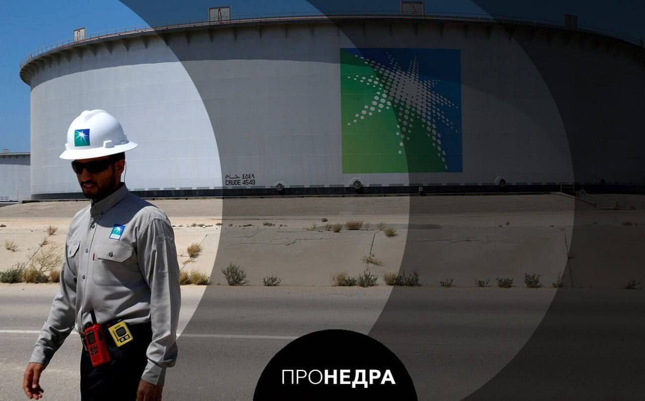 Saudi Aramco поднимает цены на нефть для всех регионов с августа Saudi Aramco объявила о повышении отпускных цен на нефть с августа для всех ключевых рынков. Согласно прайс-листу, опубликованному Kpler, наибольшее удорожание ожидает покупателей в Европе - на 1,40 доллара за баррель. В Азии рост цен составит от 0,90 до 1,30 доллара, в Северной Америке - от 0,20 до 0,40 доллара за баррель. Повышение связано с сезонным ростом спроса на топливо в северном полушарии. После решения Aramco нефть марки Brent подешевела до 67,88 доллара за баррель, WTI - до 66,14 доллара. Пронедра/Подписывайся