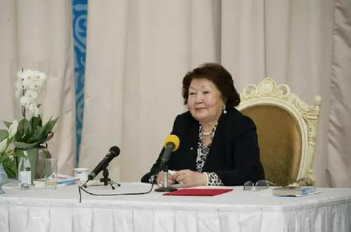 Сара Назарбаева, жена первого президента Казахстана Нурсултана Назарбаева, находится в тяжелом состоянии в Национальном госпитале медцентра Управления делами президента в Алматы, сообщили 5 мая источники изданий «Курсив.kz» и ORDA.kz; рядом с ней находятся близкие, диагноз не уточняется.
