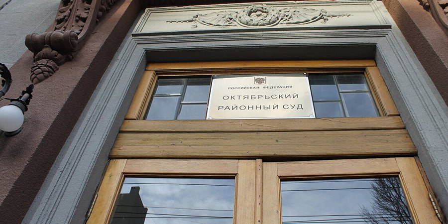 В Саратове экс-замначальника ГУ МВД Николая Межуева посадили на 8 лет  Бывшего замначальника ГУ МВД по Саратовской области Николая Межуева и двух его подельников признали виновными в мошенничестве и превышении должностных полномочий.  Суд установил, что Межуев в 2017 году, будучи руководителем филиала ФГУП «Паспортно-визовый сервис» МВД России, вместе с подельниками создал автономную некоммерческую организацию в здании филиала. От имени государственного предприятия она собирала с мигрантов деньги за услуги по оформлению документов.  Кроме того, соучастники обещали предоставить иностранцам миграционную услугу и обманом похитили у них деньги.  Межуева отправили в колонию на 8 лет, а также лишили звания полковник внутренней службы. Остальные тоже получили сроки.   Подробнее читайте на сайте «Четвертой Власти».