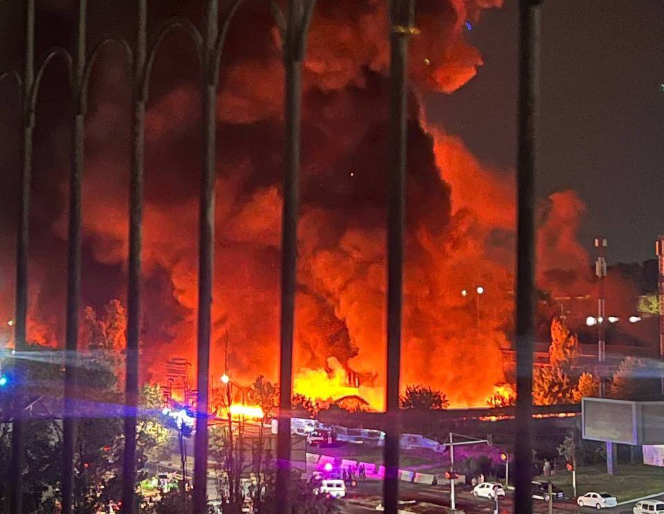 Пожар на рынке «Уч кахрамон» ночью тушили более двух часов  К тушению пожара было привлечено 10 пожарно-спасательных экипажей.  Подробнее         Новости, события, мнения    Мобильное приложение  IOS   Android