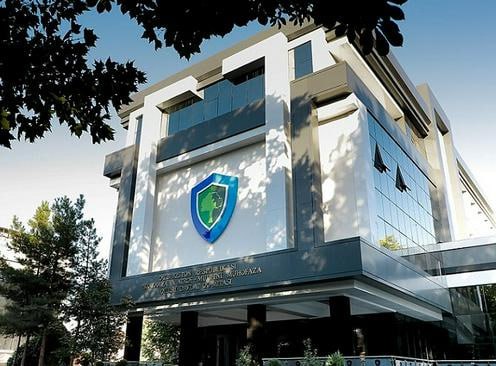 В Узбекистане упразднено Министерство экологии его функции переданы новому Национальному комитету по экологии и изменению климата Комитет создают на базе Минэкологии сохраняя штат но выводя структуру из системы Кабмина Отдельным ведомством станет и Комитет по туризму Новый Комитет станет ключевым органом экологической политики от контроля за состоянием окружающей среды до реализации проектов Яшил макон увеличения лесов и борьбы с опустыниванием Советником президента по экологии и председателем Комитета назначен бывший министр экологии Азиз Абдухакимов Подробнее на нашем сайте Актуальные новости из Центральной Азии fergananews