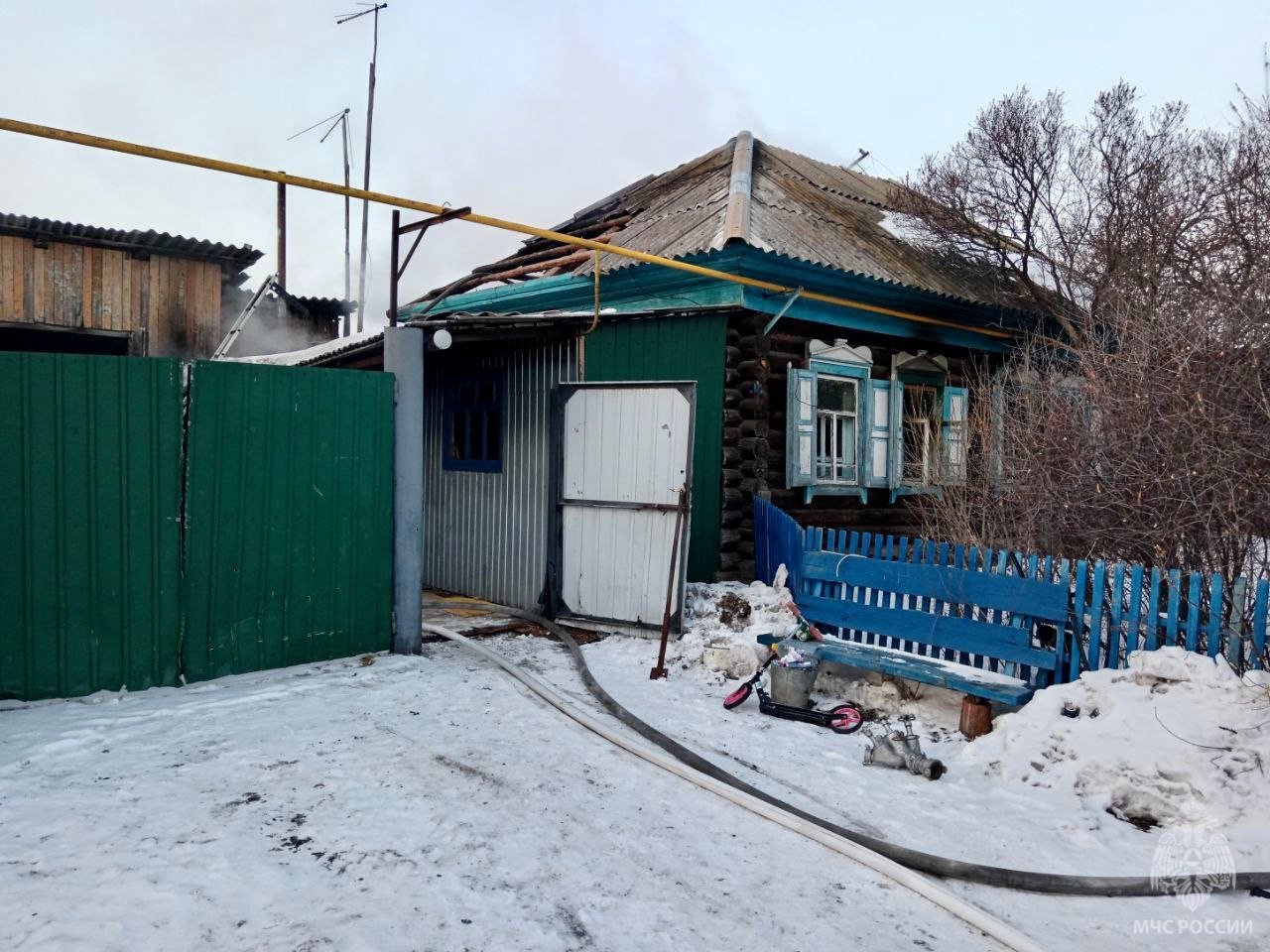 В Тюменской области на пожаре погиб человек  Сегодня около шести часов вечера загорелся дом в селе Мальково. Общая площадь пожара составила 30 квадратных метров.    Причина происшествия  устанавливается.