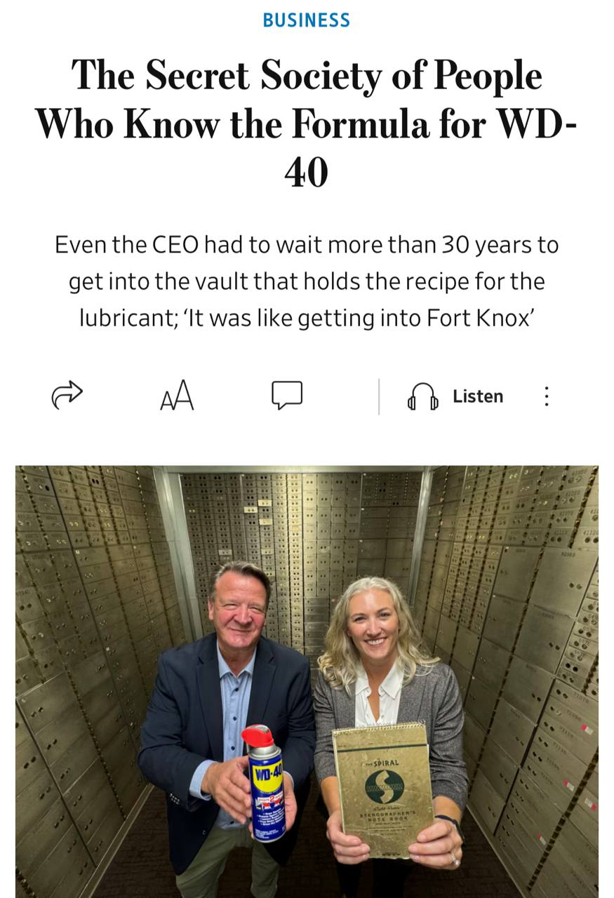 Формулу WD 40 охраняют так что нынешний гендир увидел её только спустя 30 лет работы Рецепт записан в блокноте с предыдущими 39 попытками отсюда и название бренда Доступ к записям получают единицы после проверок и подписаний NDA а хранится блокнот в банковской ячейке в Сан Диего Формулу даже не патентовали чтобы никто не смог подсмотреть детали И вот уже 73 года никто так и не смог повторить этот запах победы и гаража На фоне такой паранойи секретный рецепт Coca Cola кажется просто хорошо распиаренной байкой