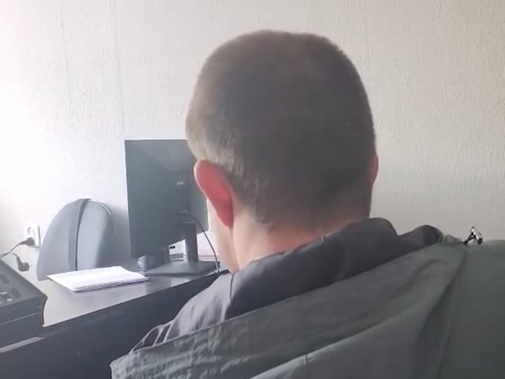Вороватый новодвинец напился и забыл, куда спрятал добычу 38-летний рецидивист из Новодинска разжился дорогостоящим инструментом, но забыл, куда его спрятал, поскольку совершал преступление под сильным воздействием алкоголя. В тот день мужчина поругался с родственниками и в расстроенных чувствах удалился на чердак своего дома, чтобы там в одиночестве залить печаль спиртом. Горе длилось недолго, ведь на чердаке кто-то забыл паяльник полипропиленовых труб, шлифовальную машину, сварочный аппарат и перфоратор. Забрав все инструменты, гражданин поспешил покинуть место преступления и спрятал добычу. Когда его задержали, протрезвевший новодвинец с сожалением рассказал, что не может вспомнить, где лежит клад. В настоящее время устанавливается местонахождение похищенного, возбуждено уголовное дело. Фото пресс-службы УМВД