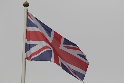 Главой британской MI6 впервые назначат женщину Женщина впервые станет главой британской разведки MI6, сообщает Times. Спустя годы после того, как в фильмах о Джеймс Бонде главу ведомства сыграла актриса Джуди Денч, отмечает издание. В качестве финальных кандидатов рассматривают трех женщин. Из них известна только одна — бывшей посол Британии в Китае Барбара Вудворд, но как говорится в материале, ее критикуют за симпатии к Пекину. В ноябре 2024 года нынешний глава MI6 Ричард Мур, который уйдет в отставку осенью, заявил, что британские спецслужбы помогают Украине в конфликте с Россией. «Мы ценим наше наследие секретных операций, которое мы поддерживаем, помогая Украине сопротивляться», — сказал он.