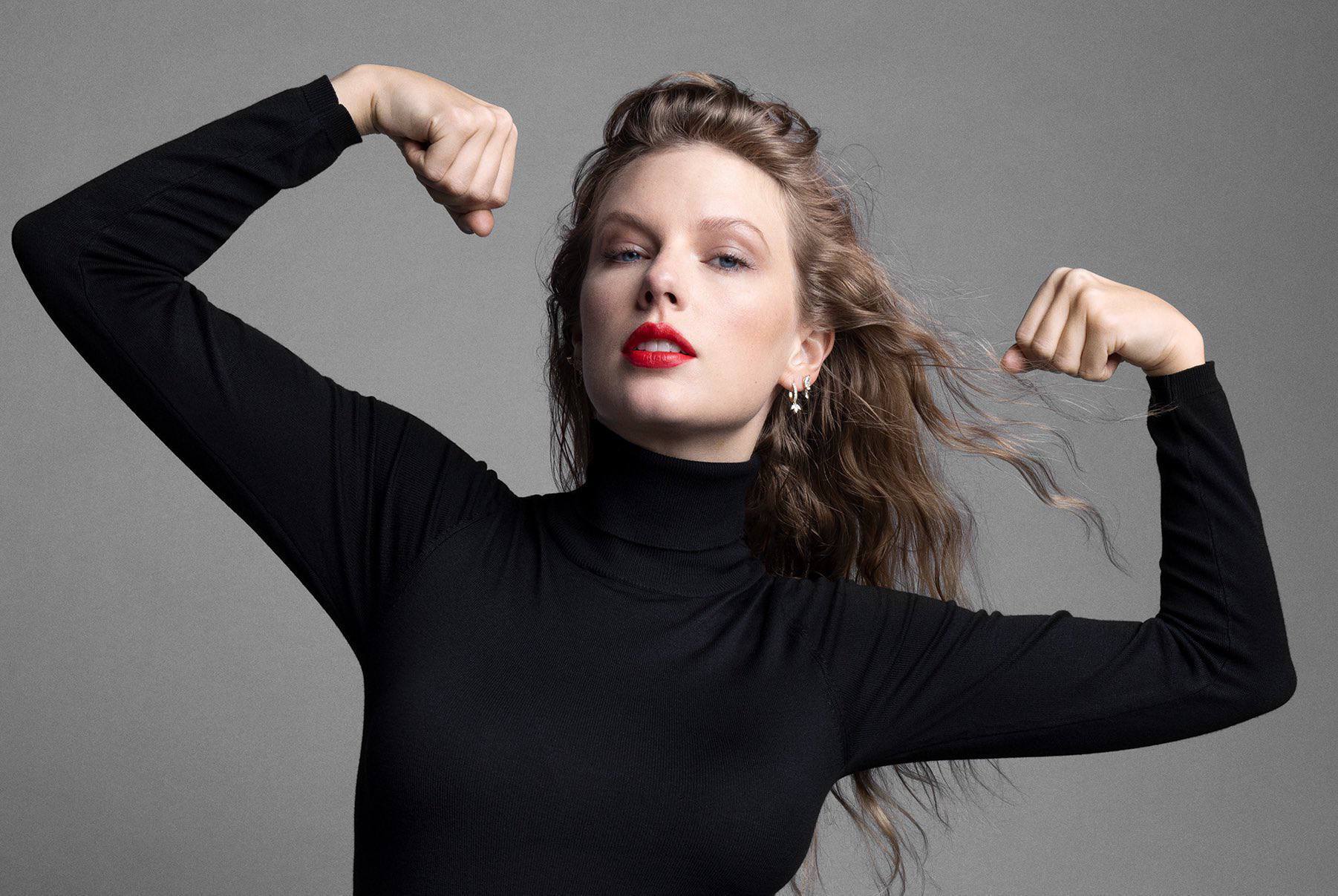 Тейлор Свифт официально включена в Зал славы авторов песен Она стала самой молодой женщиной в истории включенной в Зал славы ДомЗнаменитостей