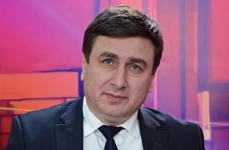 Вячеслав Ионицэ, экономист:  В 2024 году экспорт Молдовы продолжил снижаться второй год подряд, опустившись ниже 3,6 млрд долларов. Это на 750 миллионов долларов меньше исторического максимума в 4,33 миллиарда долларов, зафиксированного в 2022 году.  Основной причиной такого снижения является потеря экспортных рынков сбыта в Украине, которая в 2022 году внесла около 800 млн долларов США в рост экспорта  Торговый дефицит еще больше усугубился из-за увеличения импорта, вызванного, в частности, ростом цен на энергоресурсы.   Интересно, это уже «хорошие» времена или будут ещё «лучше»?