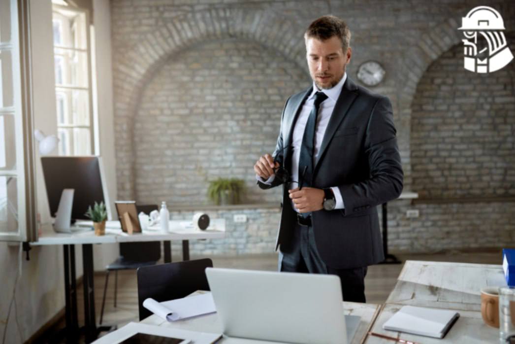 Мужчины считают главным достижением в жизни собственное жилье Квартира или дом оказались важнее денег и карьеры Опрос среди состоятельных россиян показал 6 из 10 мужчин считают покупку жилья для семьи главным символом статуса На втором месте авторитет в профессиональной сфере 53 Третьим по значимости стал баланс между работой и личной жизнью 48 Инвестиции и образование для детей замкнули пятерку лидеров kvadratnymaster Подписывайтесь на нас в Маx