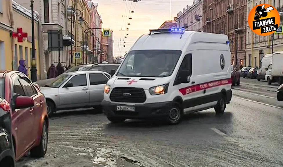 Пациент скорой помощи в Санкт Петербурге избил фельдшера и сбежал Пострадавшего 27 летнего фельдшера пришлось самого госпитализировать Буйного пациента ищет полиция решается вопрос о возбуждении уголовного дела Главное здесь Подписывайтесь