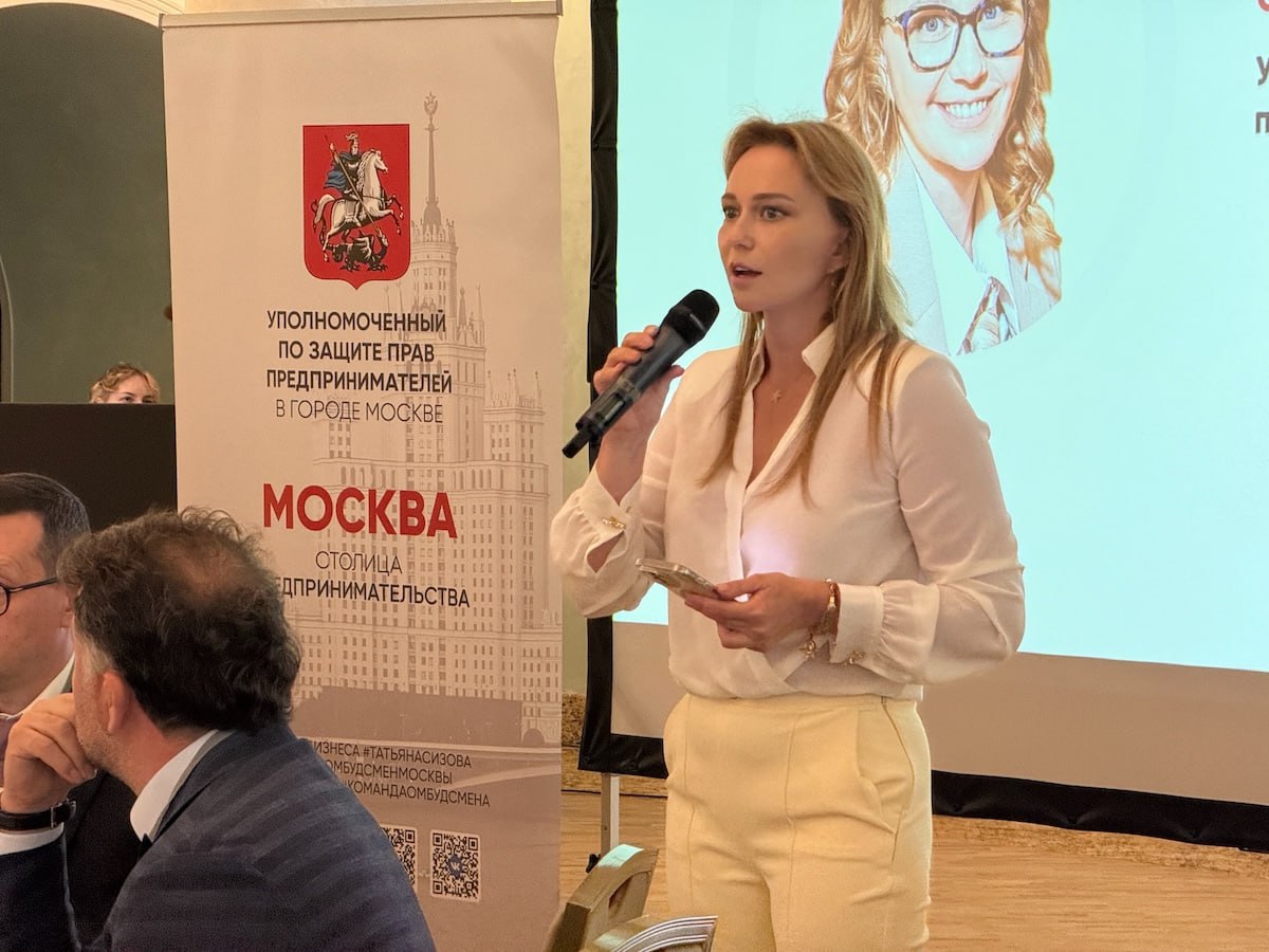 Бизнес-омбудсмен Москвы: столичная продукция экспортируется в 167 стран мира  Московская продукция экспортируется в 167 стран мира, доля дружественных государств в этих поставках превышает 93%. Прежде всего это несырьевые неэргетические товары.  Столичная доля их экспорта в масштабах России составляет 21%. Это продукты питания, оборудование для промышленности, стройматериалы, компьютеры, полимеры и многое другое. Самые большие объемы московских товаров покупают Белоруссия, Казахстан, Китай, Турция, Египет, Узбекистан, Индия, Бразилия, Алжир и Индонезия