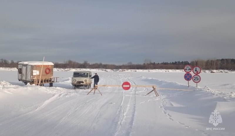 В Кировской области закрыли все ледовые переправы  Движение на переправах в сёлах Русский Турек и Цепочкино Уржумского района закрыли. Происшествий не зарегистрировано, отметили в региональном ГУ МЧС России   Всего этой зимой было открыто три ледовые автомобильные переправы из 6. Аномальная погода не позволила наморозить необходимую толщину льда.