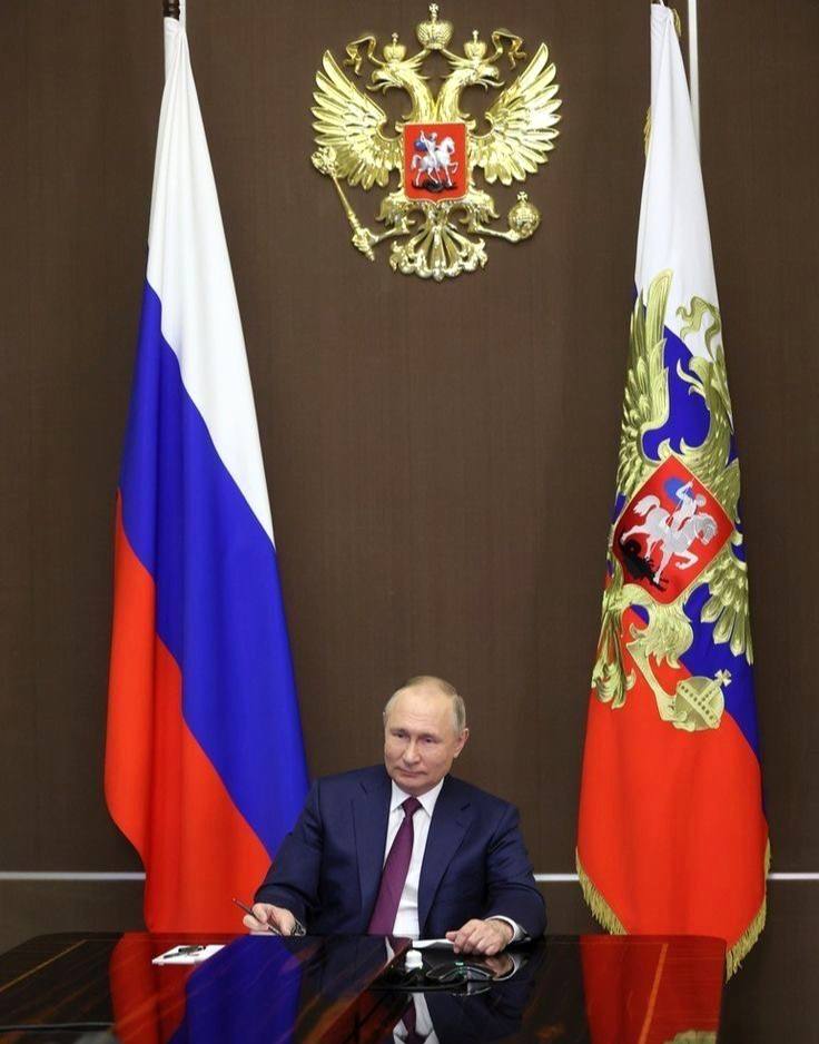Владимир Путин подписал указ об образовании Совета при Президенте по культуре Президент России Владимир Путин постановил образовать Совет при Президенте Российской Федерации по культуре соответствующий указ размещен на сайте официального опубликования правовых актов Согласно положению о Совете при Президенте по культуре его председателем является Президент России а секретарем Совета по должности является помощник Президента  Также указом учреждена премия в области культуры за произведения и проекты для детей и юношества Установить что ежегодно присуждаются три премии Президента Российской Федерации в области культуры за произведения и проекты для детей и юношества размер премии президента России в области культуры за произведения и проекты для детей и юношества составляет 5 миллионов рублей отмечается в документе