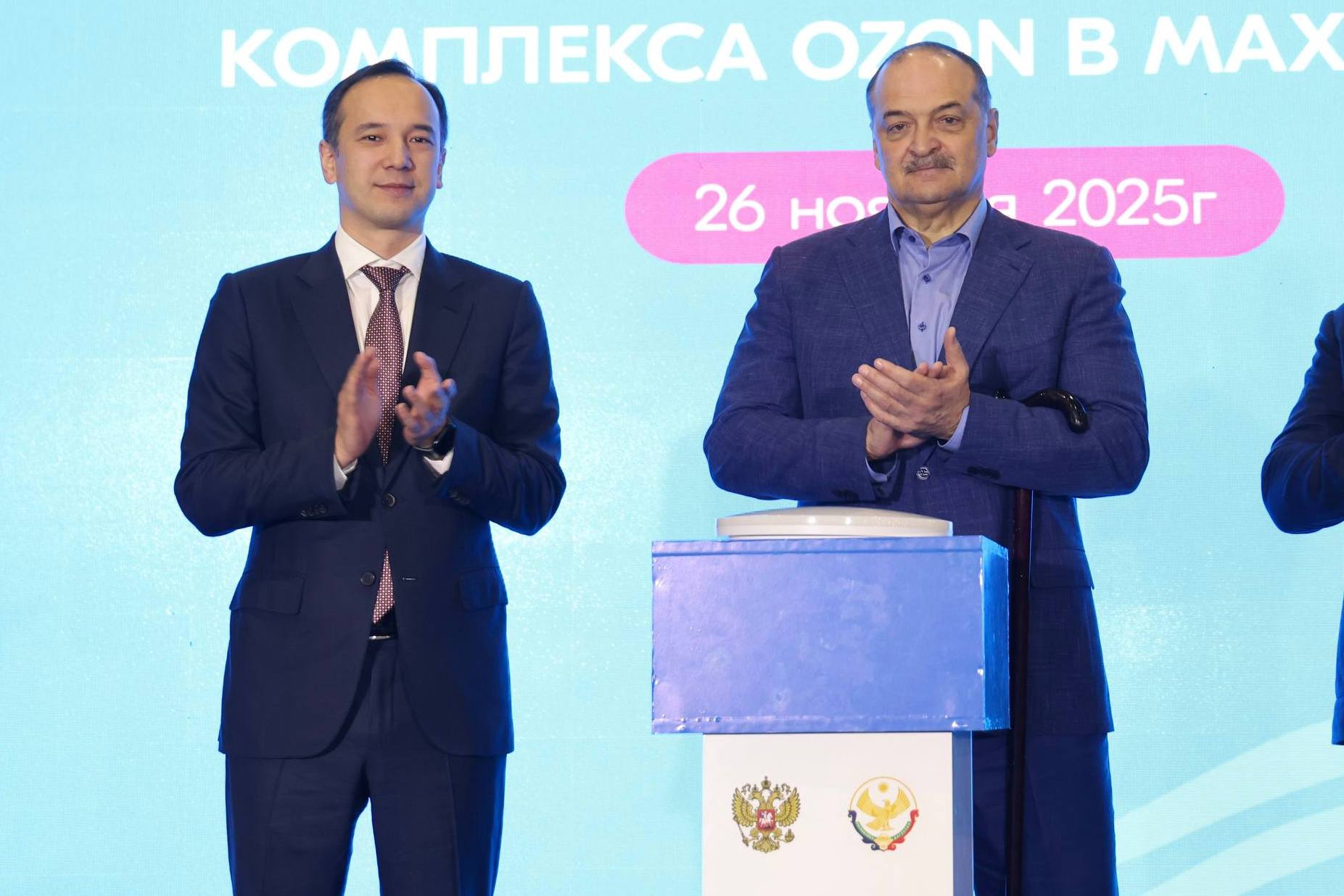 Мы расширяем своё присутствие в Дагестане и усиливаем логистические мощности вице президент по взаимодействию с органами государственной власти компании Ozon Дмитрий Ким На открытии крупнейшего на Северном Кавказе логистического центра компании он поблагодарил дагестанцев за выбор этой площадки и рассказал о новых возможностях Мы благодарны местным жителям покупателям и предпринимателям которые выбирают нас В ответ на эту поддержку мы расширяем своё присутствие в регионе и усиливаем логистические мощности чтобы обеспечить равный доступ к широкому ассортименту нужных товаров для всех жителей и поддерживать комфортные условия для развития бизнеса сказал он