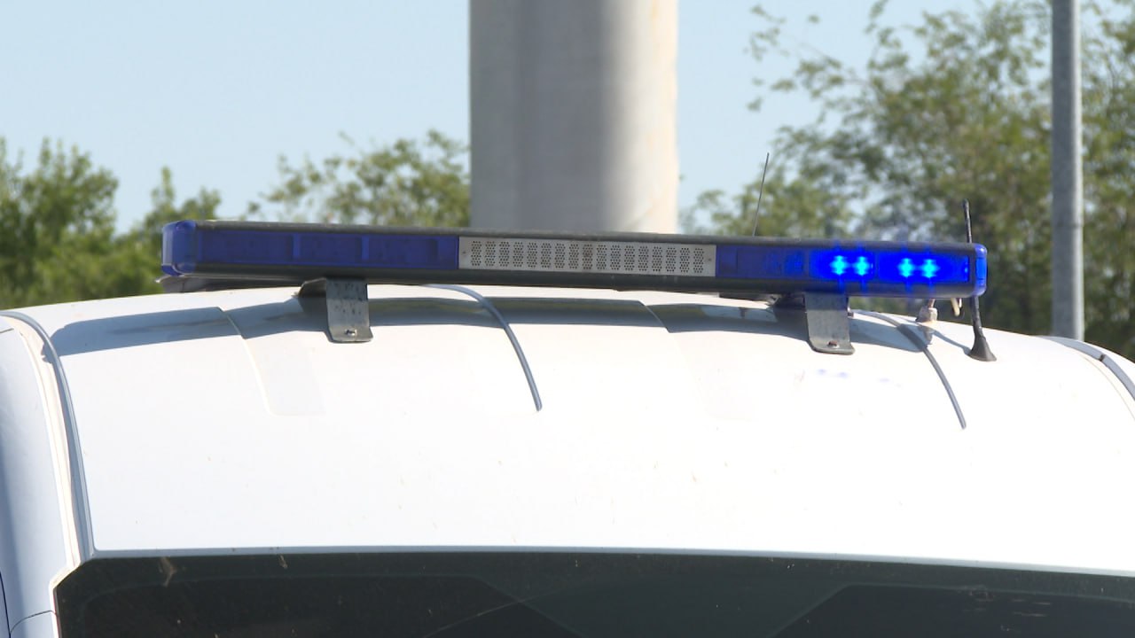 Два ребенка пострадали в ДТП под Волгоградом Авария случилась накануне в 19 40 на территории Быковского района Водитель Lada Granta не справился с управлением и съехал с дороги на 24 километре трассы Быково Кайсацкое Эльтон Отгонный 9 летний мальчик и 6 летняя девочка которые сидели на пассажирских креслах получили травмы их доставили в больницу Подписаться Перейти на сайт MAX