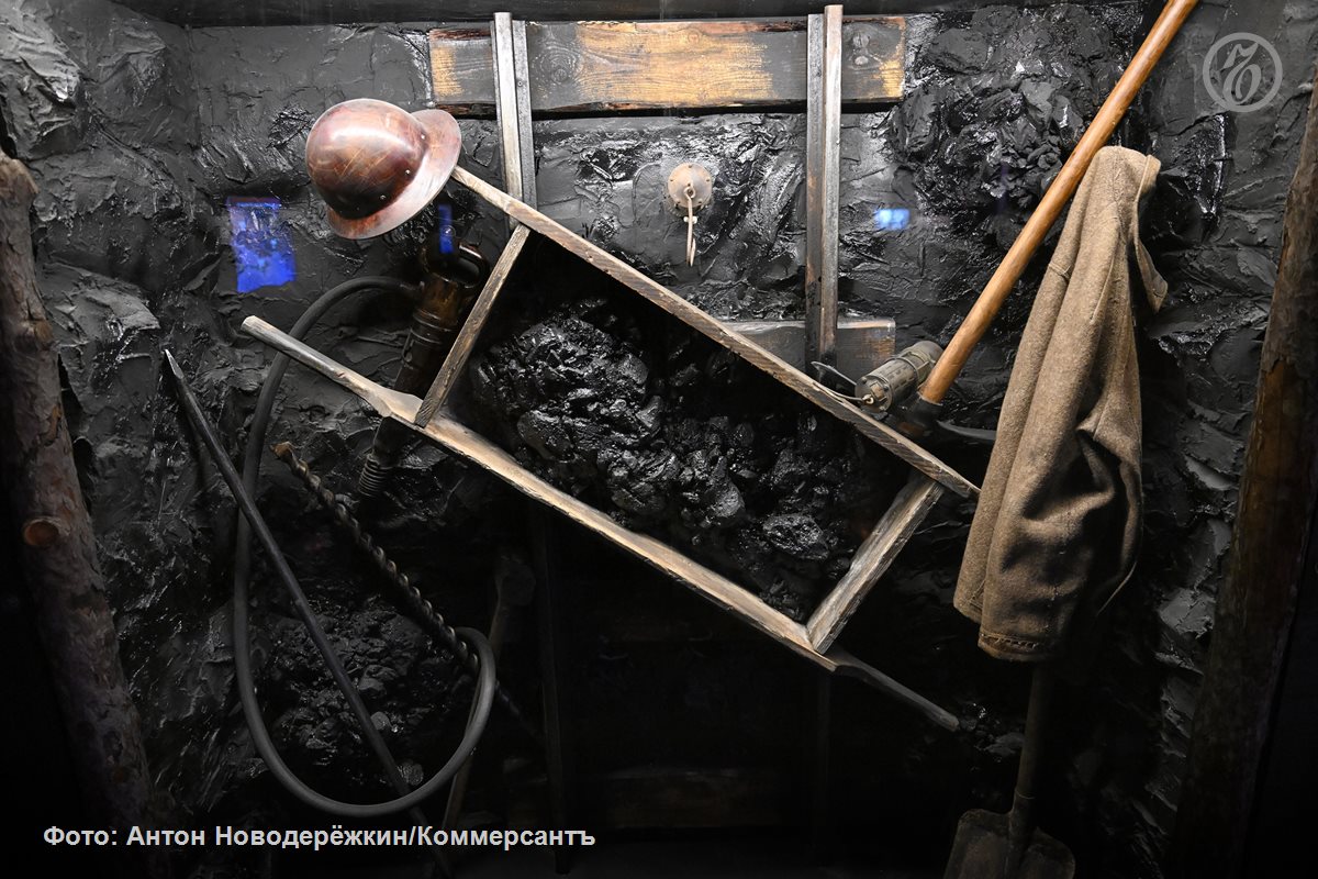 В Москве освобождена из под стражи экс замглавы подведомственного Минэнерго ФГБУ по вопросам реорганизации и ликвидации нерентабельных шахт и разрезов ГУРШ Наталья Конева Она стала четвертым фигурантом дела об организованном преступном сообществе похитившем почти 700 млн руб выделенных на ликвидацию закрытых разрезов который заключил с прокуратурой соглашение о сотрудничестве Трое других уже осуждены на реальные и условные сроки Ъузнал