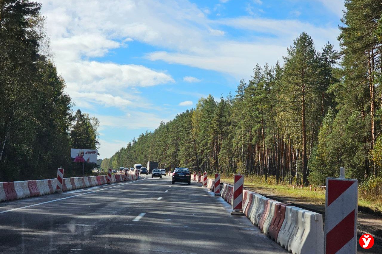 Борисовский блогер обвинил дорожников в аварии на Р53.   В сети разгорелись горячие споры о безопасности дорожного движения Р53 на участке от Борисова до Жодино, где сейчас идет ремонт. Почти все местные блогеры сняли об этом видео и набрали свои заветные лайки. Этот участок даже прозвали «дорогой жизни или выжить любой ценой», ведь буквально на днях здесь произошла серьезная авария. К счастью, обошлось без летального исхода.   ‍ Кто прав, а кто виноват в этом происшествии, сейчас разбираются правоохранители. А люди переживают, что этот участок и вовсе могут закрыть на время ремонта...   Что ответили дорожники — читайте по ссылке "МП".