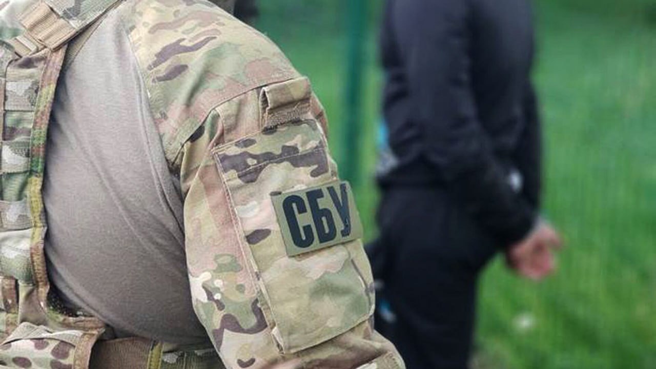Представители СБУ и Национальной полиции Украины проводят масштабные меры безопасности в центре Киева Утверждается, что основная цель — «проверка антитеррористической защиты мест массового скопления людей». Возможны ограничения движения пешеходов и транспорта, проверка документов у граждан, досмотр автомобилей. #Украина #Россия