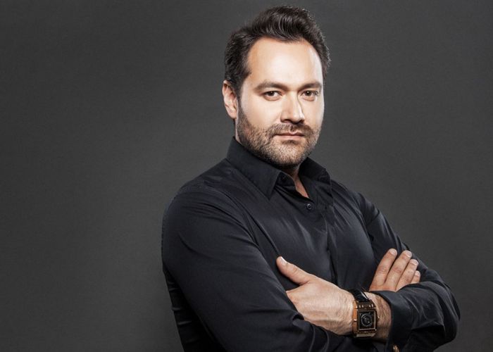 Владимир Путин присвоил почётное звание народного артиста Ильдару Абдразакову В указе президента отмечено что певец получил его за большие заслуги в развитии отечественного музыкального искусства