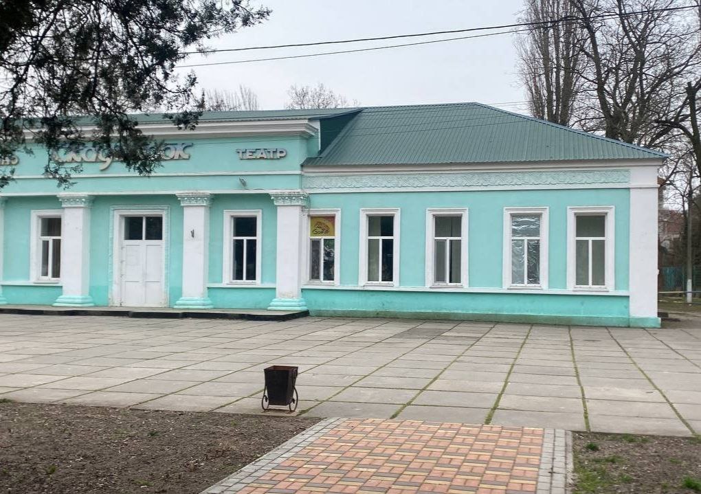 Воссоединённые регионы получили около 8 млрд рублей на модернизацию культурных учреждений Любимова Министр культуры России Ольга Любимова рассказала что с 2022 года на обновление учреждений культуры в новых регионах направлено около 8 млрд рублей К концу 2025 года мы оснастим все детские школы искусств и более половины музеев Донбасса и Новороссии На момент воссоединения в новых регионах было всего два кинозала теперь их 83 В рамках комплектования книжных фондов поставлено более 100 тысяч книг подчеркнула министр Она также отметила открытие в этом году в ДНР и ЛНР центров документального кино Форпост В начале следующего года такой центр появится в Херсонской области