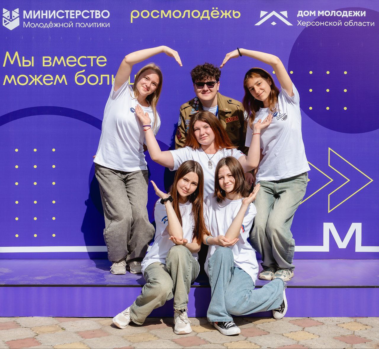 Состоялось официальное открытие первого молодежного центра в Херсонской области С сентября 2024 года наставники центра организуют лекции, мастер-классы, кинопоказы и интерактивные игры. А в 2025 году на базе Дома молодежи запланировали проведение пяти форумов разных направлений деятельности. "Молодежный центр станет точкой притяжения для молодых людей в регионе. Здесь ребята смогут раскрыть свой потенциал и сформировать навыки, необходимые для успешной самореализации в будущем", — отметил и. о. министра молодежной политики Херсонской области Владислав Ярченко. ПОДПИСАТЬСЯ НА ТАВРИЮ