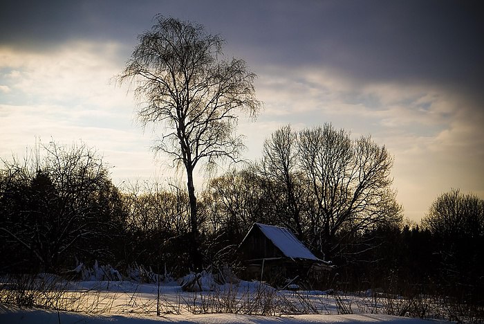В Свердловской области ликвидируют очередной посёлок В Законодательное собрание Свердловской области внесли законопроект об упразднении посёлка Каквинские Печи Соответствующий документ был опубликован на портале парламента Инициатором ликвидации населённого пункта стала дума Карпинска в состав которого входит посёлок Законопроект пока что в статусе рассмотрения В тексте указывается что населённый пункт уже перестал таковым быть Депутаты посетившие Каквинские Печи выяснили что в посёлке больше нет постоянно проживающего населения жилых домов объектов торговли объектов производственной инженерно технической и социальной инфраструктур Посёлок расположенный на территории административно территориальной единицы Свердловской области город Карпинск утратил признаки населённого пункта и не имеет перспективы дальнейшего развития в качестве населённого пункта цитирует текст документа издание ЕАН uralweb ru