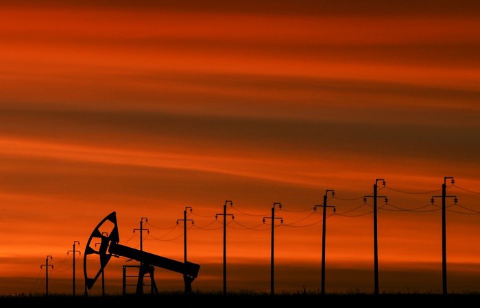 Brent подорожала до $66,87 за баррель Подъем цен на нефть несколько замедлился вечером во вторник, однако котировки по-прежнему остаются в "зеленой зоне" в ожидании решения ОПЕК+ и на фоне слабеющего доллара. Стоимость сентябрьских фьючерсов на сорт Brent на лондонской бирже ICE Futures по данным на 17:06 мск поднимается на $0,13 0,19% , до $66,87 за баррель. Фьючерсы на нефть WTI на август на Нью-Йоркской товарной бирже увеличились в цене к этому времени на $0,28 0,43% , до $65,39 за баррель. #ОПЕК #Финансы #Энергетика