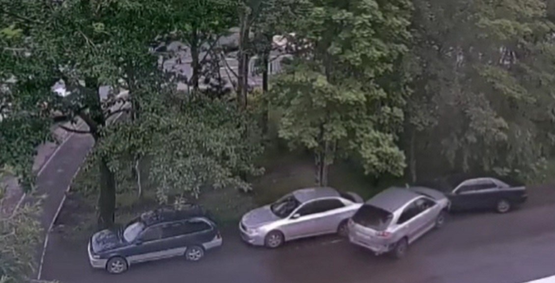 В столице Камчатки автомобилистка на скорости врезалась в припаркованные авто В Петропавловске-Камчатском нетрезвая женщина разбила два авто. Хозяин одной из машин опасался, что виновница избежит наказания. Подробности на ИА «Кам 24». Нажмите для подробностей -