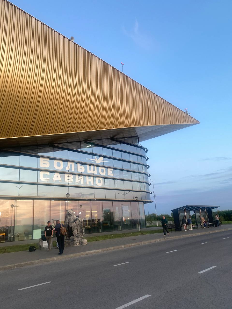 В пермском аэропорту могут появится VIP-терминалы на месте старого аэровокзала, демонтированного в 2024 году.   Решение связано с ростом пассажиропотока на 45% за первое полугодие 2025 года.     Подписаться   Прислать новость