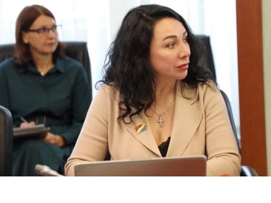 На заседании комитета по регламенту, депутатской этике и организации депутатской деятельности, которое состоялось 17 июня, депутаты Законодательного собрания Приморского края поддержали инициативу депутата Оксаны Рыбалко о переводе в комитет по социальной политике и защите прав граждан. Это место освободилось после досрочного лишения полномочий депутата Геннадия Шульги за систематическое отсутствие на сессиях парламента. Подробнее - в материале. Подписаться