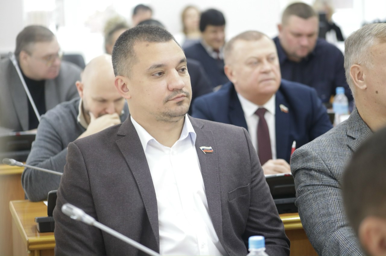 Депутат Волгоградской городской думы Иван Селезнев сложил полномочия Политик признался что мотивом его просьбы об отставке стал переход на другую работу