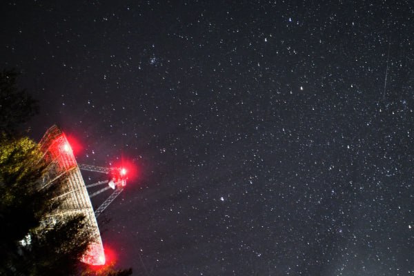 Астрономы анонсировали пролёт астероида 14 февраля Самое крупное за последний год небесное тело пройдёт на безопасном удалении от Земли уточнили в Лаборатории солнечной астрономии Института космических исследований РАН Астероид с размерами близкими к одному километру пройдёт в субботу на расстоянии в несколько миллионов километров от нашей планеты пояснили учёные По их словам астероид попадает в зону радиусом 7 5 млн километров вокруг планеты что автоматически зачисляет его в потенциально опасные Подписаться на Говорит Москва Telegram VK MAX