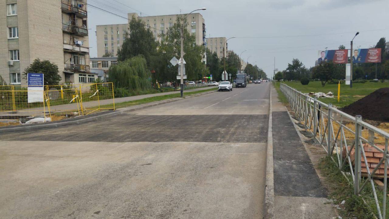 Движение по улице Магистральной открыли раньше намеченного срока — почти на неделю. Филиал АО «РИР Энерго» — «Тамбовская генерация» — завершил работы под проезжей частью дороги.    На участке улиц Магистральной и Социалистической теплоэнергетики меняют более 2,5 километров трубопровода диаметром 300 мм. К работам приступили в середине июля.