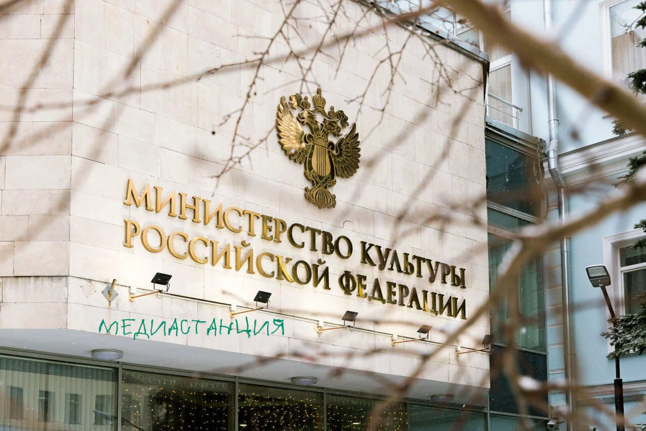 Минкульт с 1 марта берет на себя функции полиции нравов для теневого проката Фильмы без удостоверения будут проверять на предмет дискредитации традиционных ценностей Поводом для проверки может стать любая жалоба в произвольной форме После этого специальный экспертный совет получает 20 дней на детальный чек ап контента И если в картине найдут запрещенку кейс передадут в РКН для финальной зачистки mediastanciacom
