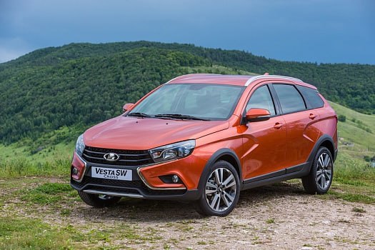 Трёхлетние Lada продаются дороже изначальной стоимости сообщили в Автостате Так Lada Vesta SW Cross прибавила 12 от начальной цены Largus 4 9 а Niva Legend лишь 1 bankrollo