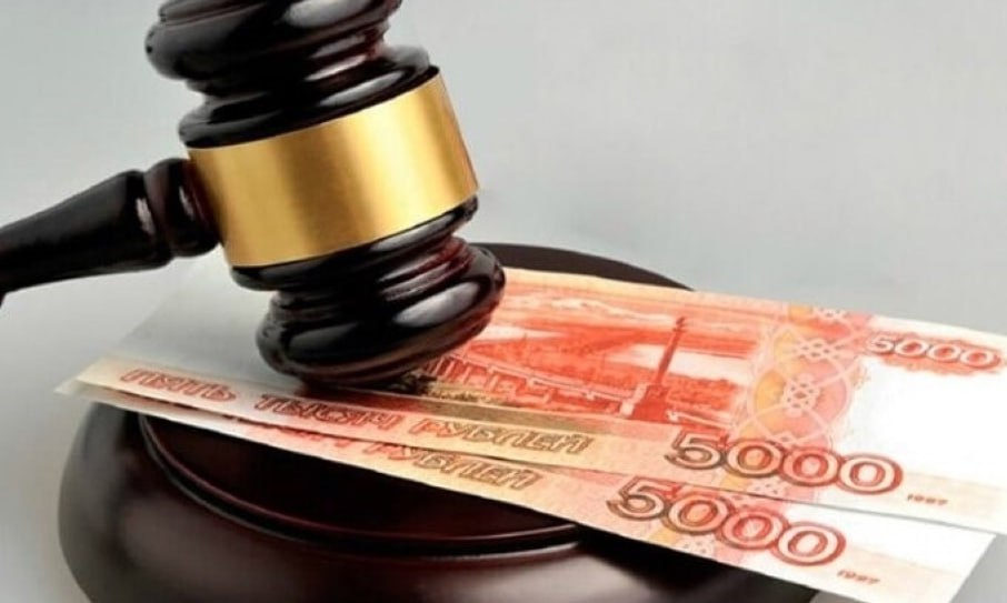 НСФР раскритиковал запрет взыскания долгов МФО и коллекторами через суд Национальный совет финансового рынка выступил против соответствующего законопроекта. В отзыве на инициативу указывается, что переход на исковое производство увеличит судебную нагрузку почти в 100 раз — до 15 млн дел в год. Также вырастут издержки: пошлина составит минимум 4 тыс. рублей против 2 тыс. в приказном порядке. Коллекторы заявили, что прибегают к приказному производству лишь в 6% случаев и только в случае отсутствия контакта с должником. В НСФР считают, что вместо запрета стоит наладить уведомление граждан. Правозащитники уверены, что исковой порядок обеспечит более справедливое рассмотрение, особенно в условиях роста мошенничества.